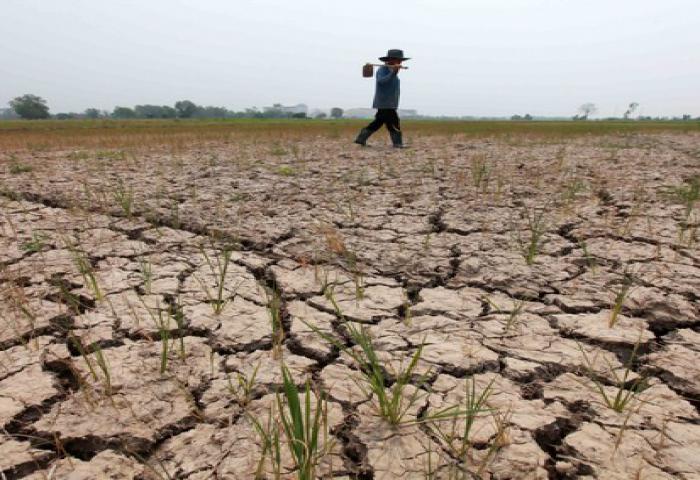 Pakde Karwo Segera Gelontorkan Air Bersih Ke Daerah Terlanda Kekeringan